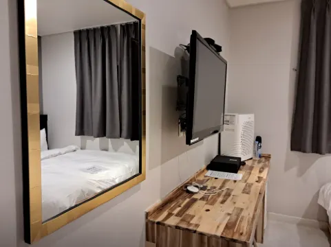 瓦拉斯飯店及旅館