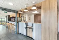B&B Hotel Lyon Aéroport Saint-Quentin-Fallavier - bar