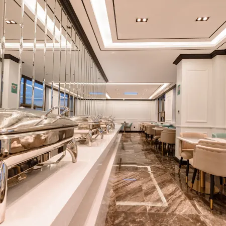 Xana Hotelle Hotel (Yinchuan High-Speed Railway Station Huaiyuan Night Market)
