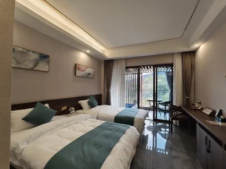 Yingyueju Hot Springs Homestay (Gupo Mountain Resort Distribution Center) Отели рядом с достопримечательностью «Shibashuiyuan Ecological Scenic Spot»