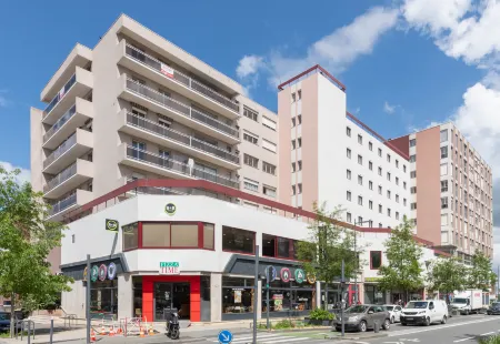 B&B Hotel Amiens Centre Cathédrale Отели рядом с достопримечательностью «Парк Сен-Пьер»