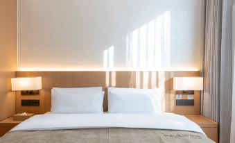 QIANNA HOTEL (Houhai Gulou Street Subway Station Branch)