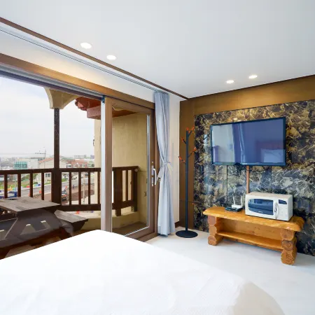 New beachscape pension jeju Отели рядом с достопримечательностью «Кольватмэул Пансатоп»