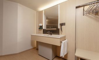 All Season Nanjing Gulou Square Hotel