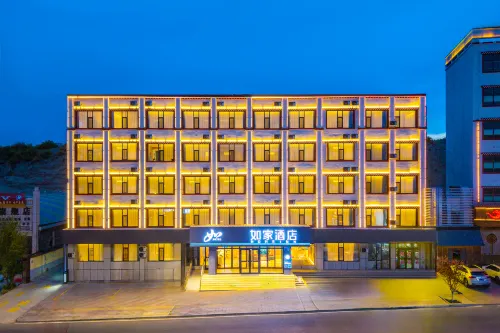 Homeinn · neo (Gonghe Qinghai Lake Plaza) - parking