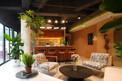 Amic Girls' Youth Hostel (Shenzhen Shekou Sea World Store) Hotel a 