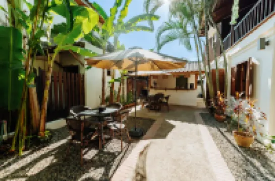 メゾン バーン ラオス ゲストハウス オックポップトックストア周辺のホテル