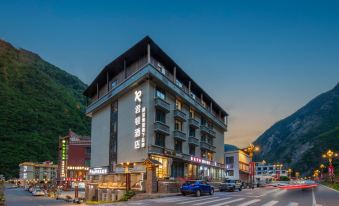 Jundun Hotel (Jiuzhaigou Valley Scenic and Historic Interest Area Scenic Spot)