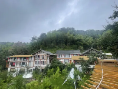 Suining Bana Tribe · Zhizhuxuan (Datuan Dong Village) Hotels in Suining