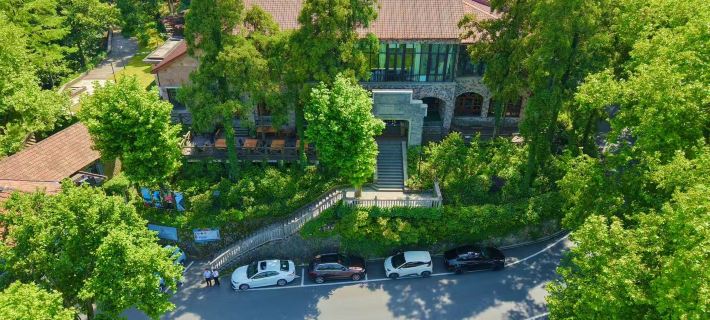 Baiyun Hotel Hotels in Deqing