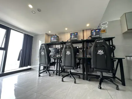 Nanchang Letu E-sports Homestay (Ziyuexuan Branch) Отели рядом с достопримечательностью «Jiangxi University of Science and Technology (Wuhu Campus)»