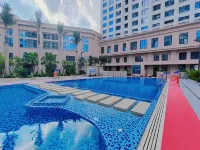 Golden Bauhinia Interstellar Hotel - Pools