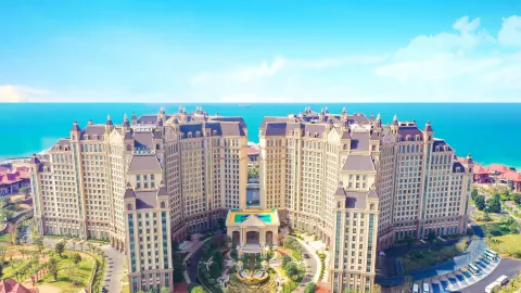 Castle Hotel Ocean Flower Island in Danzhou