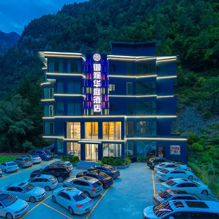 Lixian Bipeng Valley Yulan Huating Hotel
