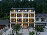 BAOHE Hotel· A Lakeside Private Hot Spring Retreat Hotele w: Powiat Hongya