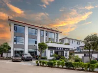 雲景棲谷丨 Luxury・360° 全景日照金山・空中花園・設計師觀景美宿 束河古鎮附近的飯店