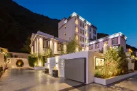 Kangding Tingshan Hot Spring Homestay Hotels near Seven-color Sea