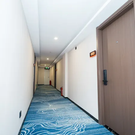 Rest Hotel (Taiyuan Qingxu People's Square Zilin Road)