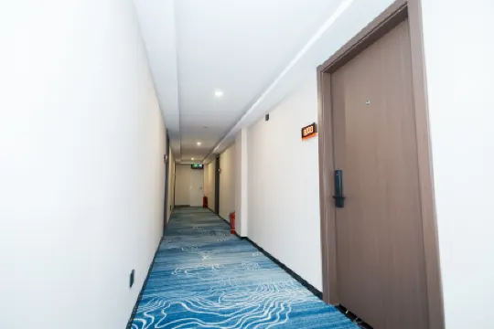 Rest Hotel (Taiyuan Qingxu People's Square Zilin Road)