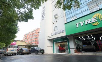 EASYINN Yizhu Holiday Hotel (Nanchang Honggutan Wanda Plaza Qiushui Park)