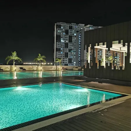 Royal Comfort Suite Meritus (near swimming pool)