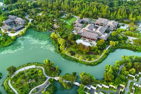 Yangzhou Seclusive Life Hot Spring Resort