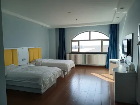 Ejin Banner Mengya International Hotel Отели рядом с достопримечательностью «Ceke Port International Cultural Tourism Area»