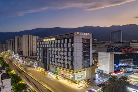 Jinjiang Metropolo Hotel Wanda Plaza Ningde Отели рядом с достопримечательностью «Ningde Normal University (South to Ningde Customs Anti-smuggling Bureau)»