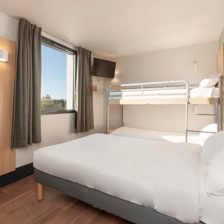 B&B HOTEL Pau Zénith