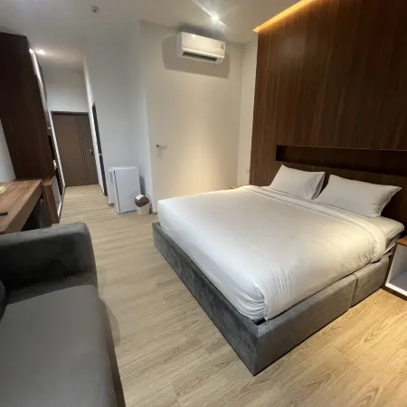 J&P Hotel Sriracha