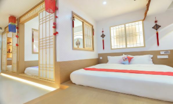 Memories of Light Luxury Internet Celebrity Movie Watching Homestay