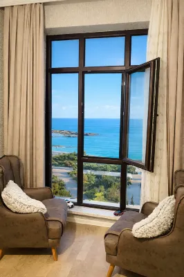 Cozy City Center Apartment with Full Sea View