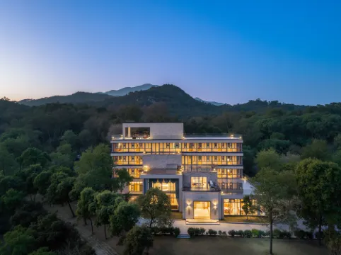 Ruoyi ROY (Huizhou Boluo Mount Luofu)