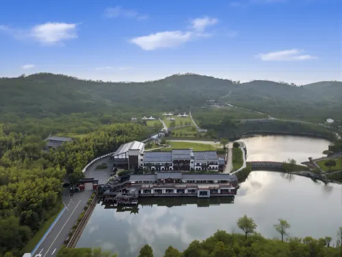 Dongfang Xinlu Yishengyuan Hotel
