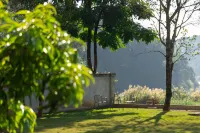 The 180° Stone Lake Courtyard By the Golden Pagoda - bar