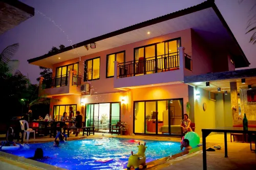 Baanphet Sukphrom Wang Nam Khiao - Homestays
