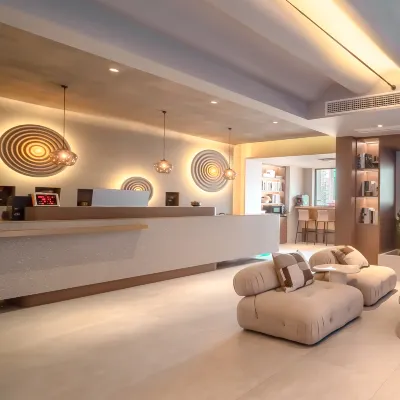 Chongqing Chuanyuli High-Rise River View Hotel (Jiefangbei Pedestrian Street Hong Ya Dong) Hotels near Linjiangmen Metro Station