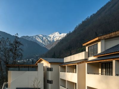 Shanchuan Suji Hot Spring Resort Hotel (Hailuogou Glacier Forest)