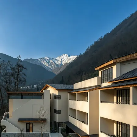 Shanchuan Suji Hot Spring Resort Hotel (Hailuogou Glacier Forest)