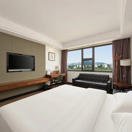 Longshan Hotel Отели рядом с достопримечательностью «Храм Цзиньтай»