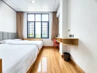 Xuanyue Restaurant Homestay - parking