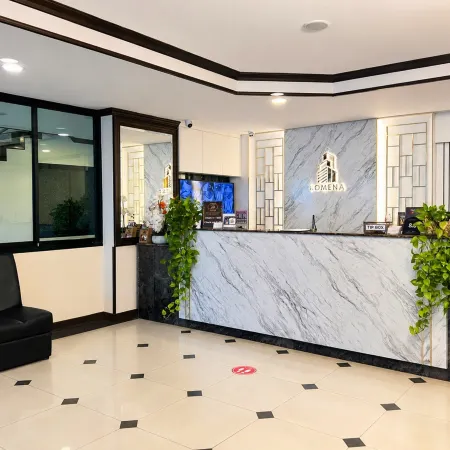 Romena Grand Hotel Отели рядом с достопримечательностью «Ворота Чиангмая»