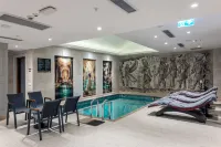 Palazzo Donizetti Istanbul, Tapestry Collection by Hilton - Pools
