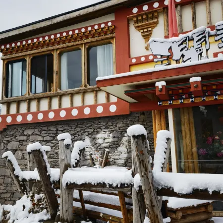 Four Girls Mountain Lanxi Wild Luxury Hotel (Changpinggou Scenic Area Branch)