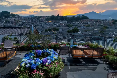 Junan Da·Sky Garden Panoramic Art Hotel (the Old Town of Lijiang Branch)