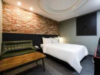 SR Compact Hotel Sinchon