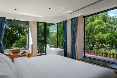 "West Coast Hotel - 2-Star