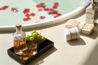 Baisite Van Gogh Sea Resort Meisu Hotel (Shanwei Poly Jinxuanwan Branch)