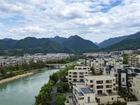 Taibai Mountain is not late · Riverside Pool Home - 3 ดาว