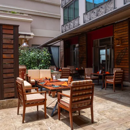 Nairobi Serena Hotel Отели рядом с достопримечательностью «Центральный парк»